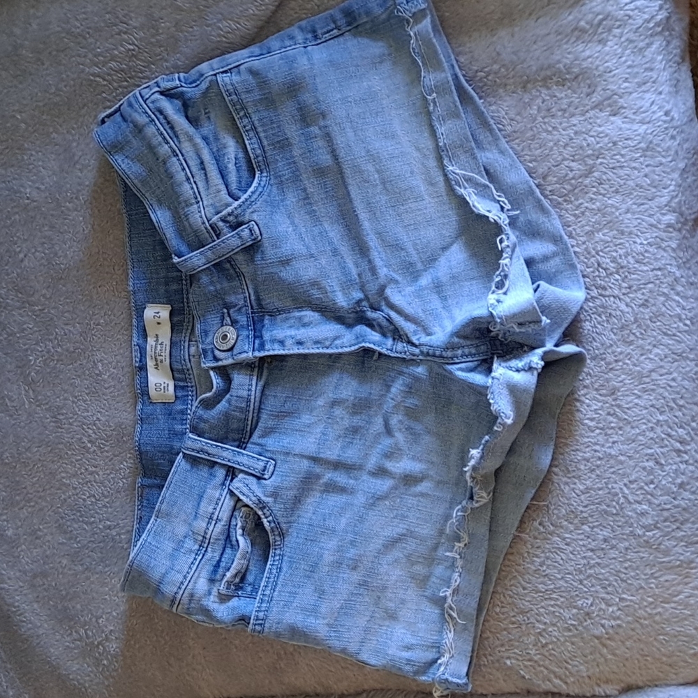 Abercrombie and Fitch low-rise stretch jean shorts size 00 24